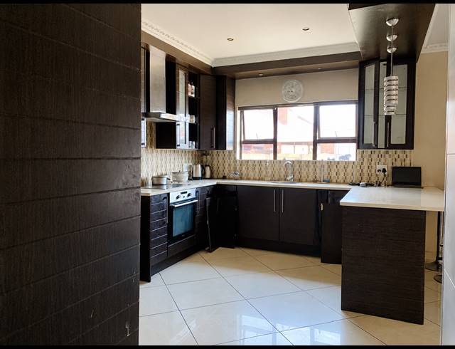 3 BEDROOM HOUSE FOR SALE IN VANDERBIJLPARK SE 6